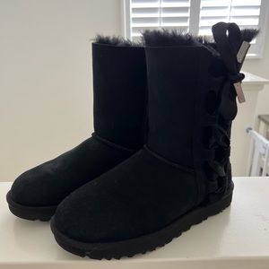 Black size 6 Ugg boots
